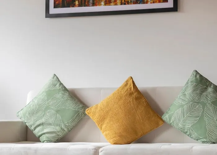 Modern - 10 Min To Center Apartment *